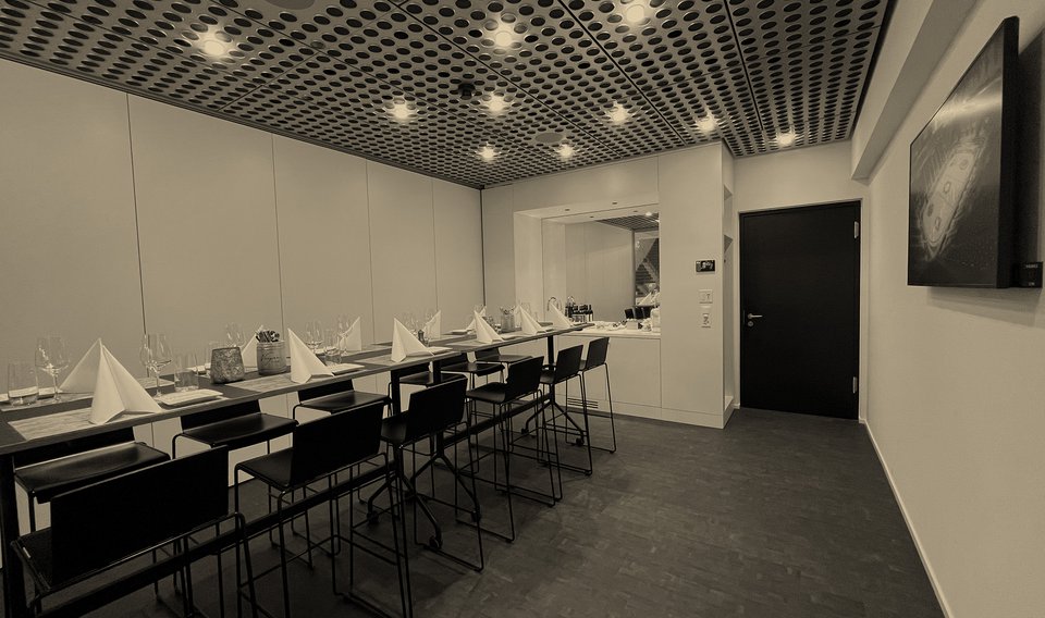 Private Loge mit gedeckten Tischen in der Swiss Life Arena